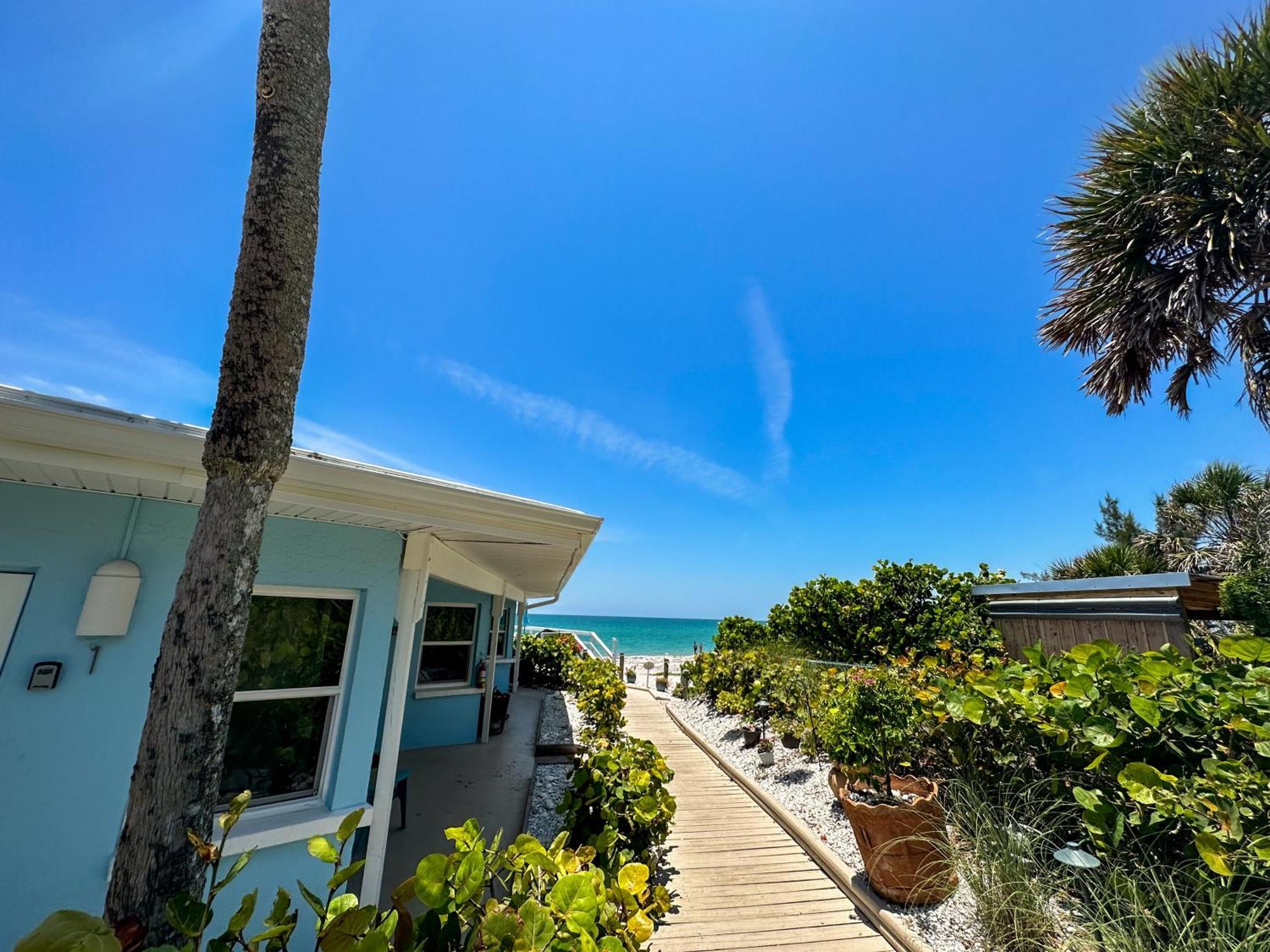 Pearl Beach Inn Englewood Exteriör bild